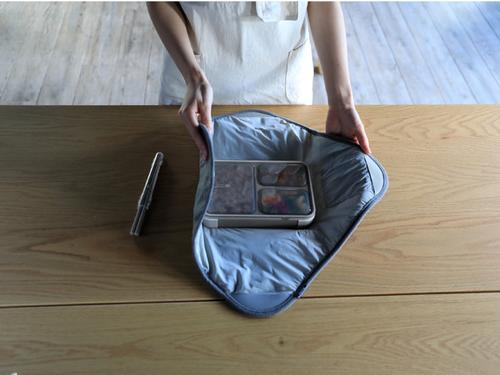 さまざまな形の弁当箱を包むことが可能